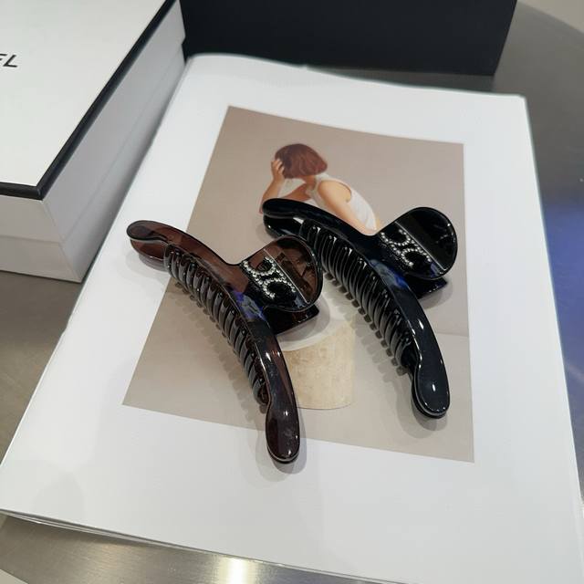With Packaging Box Celine Arc De Triomphe New Hair Clip. Simple And Elegant, Fas