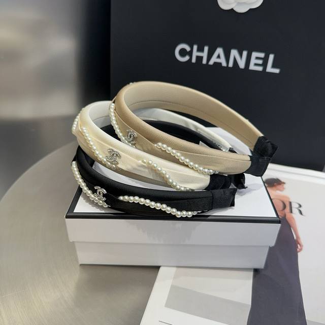 With Packaging Box Chanel Latest Small Pearl Hair Clip, Fashionable And Trendy,