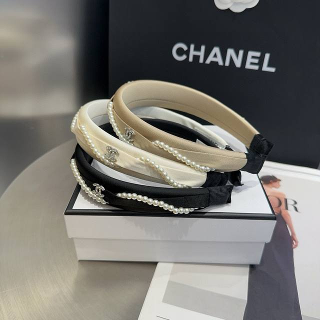 With Packaging Box Chanel Latest Small Pearl Hair Clip, Fashionable And Trendy,
