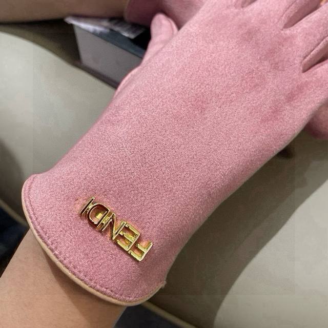 Fendi Autumn/Winter Cashmere Gloves. Worth Comparing With Similar Products Of Di