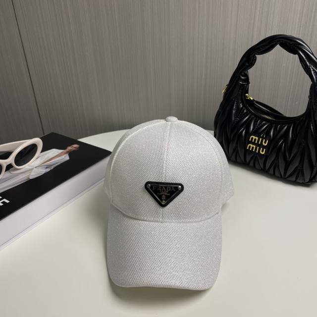 Prada Fall/Winter New Triangle Logo Baseball Cap: Ultra-Modern Design, Eye-Catch