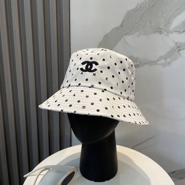 Chanel New High-End Version Simple Embroidered Logo Fisherman's Hat, New Arrival