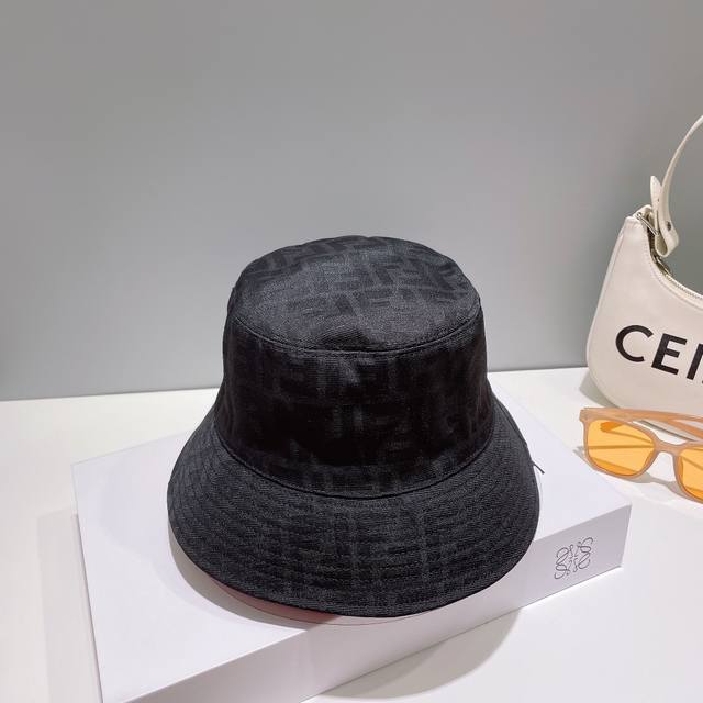 Fendi, Double-Sided Fisherman's Hat. Classic Vintage Pattern, Simple And Elegant