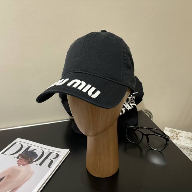 Miu Miu New Arrival Solid Color Baseball Cap, Trending Color Scheme - Street Sty