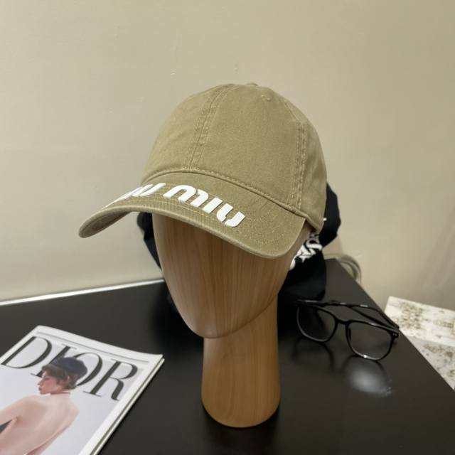 Miumiu New Solid-Color Baseball Cap In The Hottest Color Scheme Street Style At
