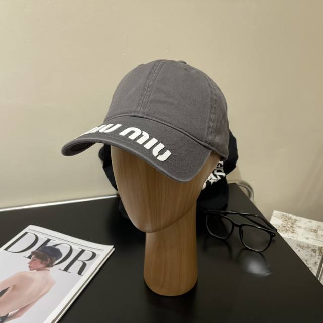 Miu Miu New Solid-Color Baseball Cap - The Hottest Color Scheme Right Now - Stre