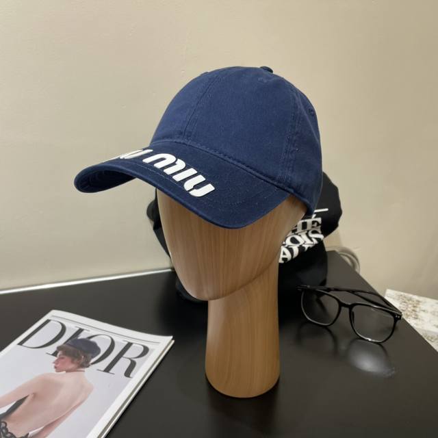 Miu Miu New Solid-Color Baseball Cap - The Hottest Color Scheme Right Now - Stre