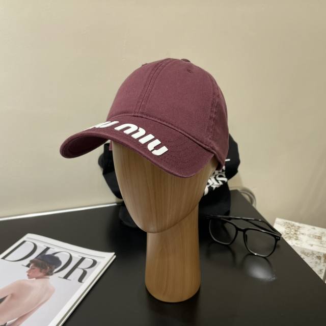 Miu Miu New Solid-Color Baseball Cap - The Hottest Color Scheme Right Now - Stre