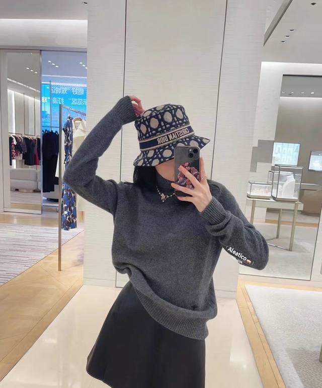 Dior New Original Fisherman's Hat, Elegant And Sophisticated, Cool And Fashionab