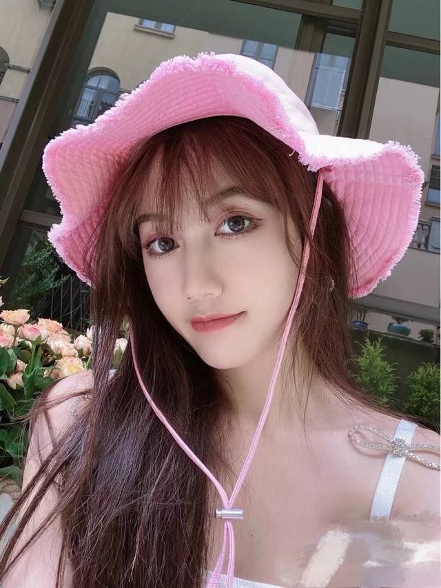 Jacquemus Pink Fisherman's Hat Must-Have! Also Available In A Versatile Apricot