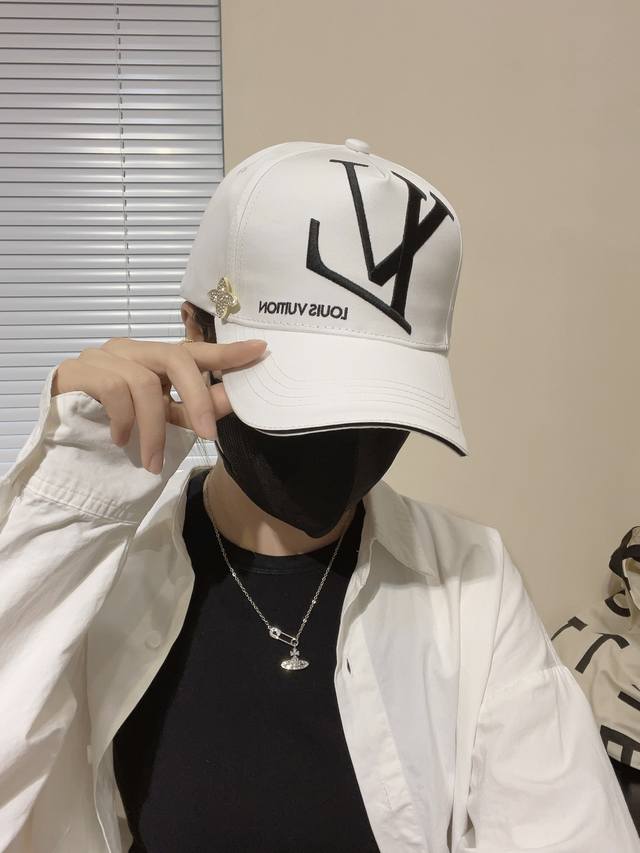 Louis Vuitton Baseball Cap, Louis Vuitton New Lv Baseball Cap, Meticulously Craf