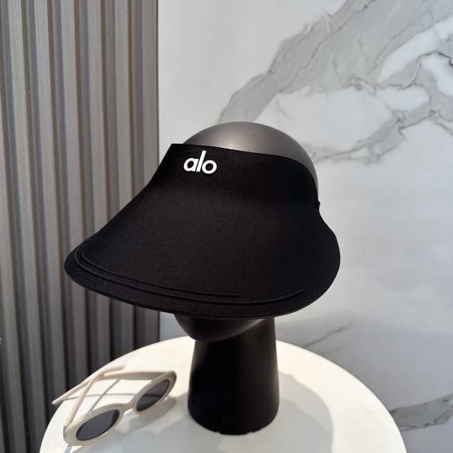 Miu Miu ~ Summer New Arrival Seamless Duckbill Hat With Open Top Summer Sun Prot
