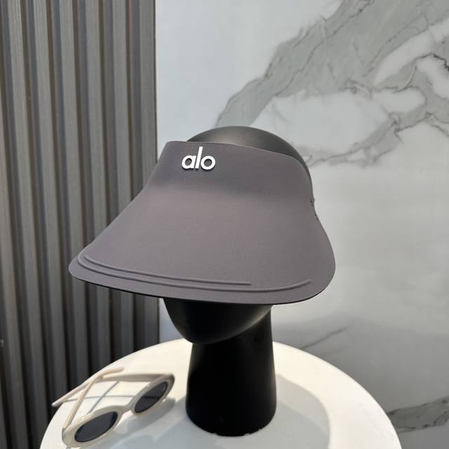 Miumiu Miu Miu ~ Summer New Arrival Seamless Duckbill Hollow-Top Hat Summer Sun