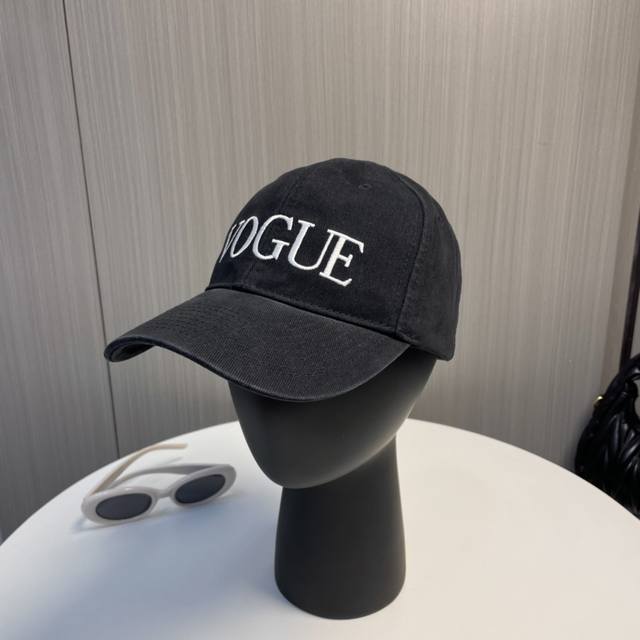 Balenciaga Paris New Embroidered Logo Baseball Cap, Cool Color Scheme, Different