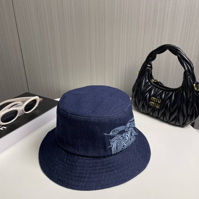 Burberry Original New Denim Fisherman's Hat, Classic Warhorse Simple Embroidery,