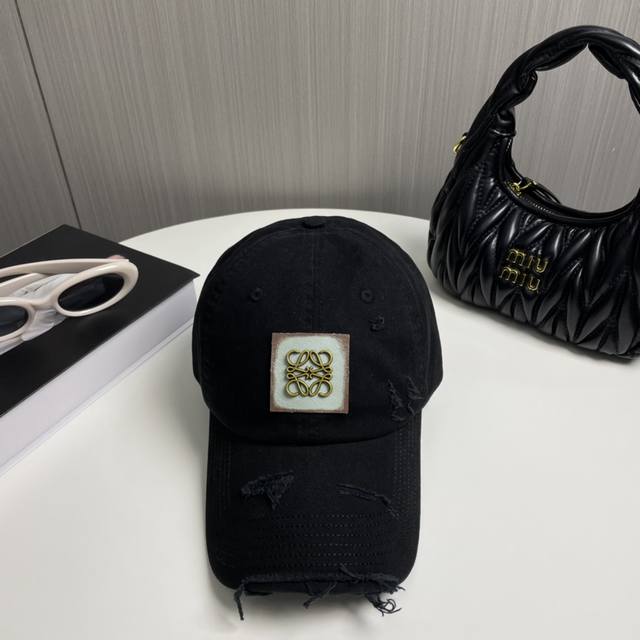 Loewe New Baseball Cap, Simple Classic Logo, Superb Quality, Elegant High-End De