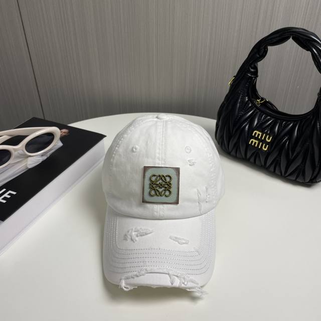 Loewe ~ New Baseball Cap, Simple And Classic Logo, Exceptional Quality, Elegant