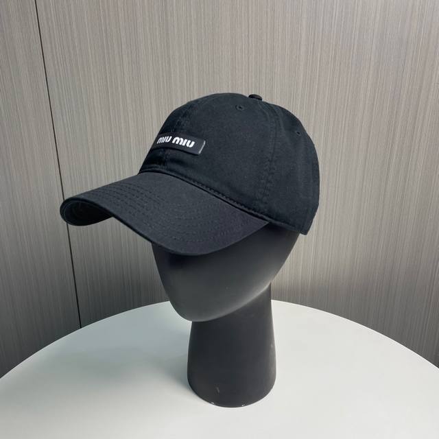 Miumiu New Solid-Color Baseball Cap In The Hottest Color Scheme Street-Style Vib