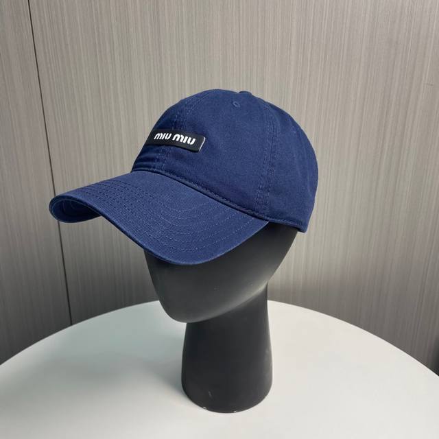 Miumiu New Solid-Color Baseball Cap In The Hottest Color Scheme Street-Style Vib
