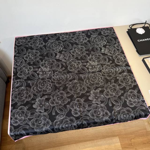 Original Chanel 90Cm Silk Square Scarf With Simple Camellia Design Top-Quality T