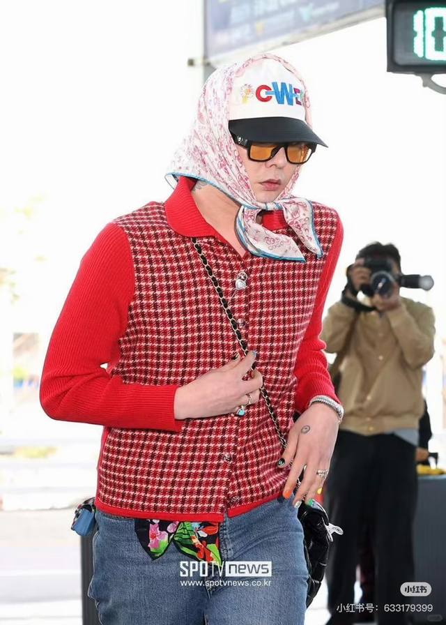 Chanel Authentic Single 90Cm Silk Square Scarf, G-Dragon's Same Style Silk Scarf