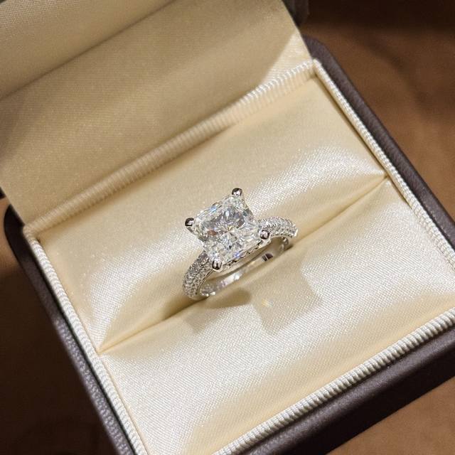 A3600 Simulated Diamonds, Wealthy Woman Series, 10Ct Flash, Radian Ice-Cut Squar