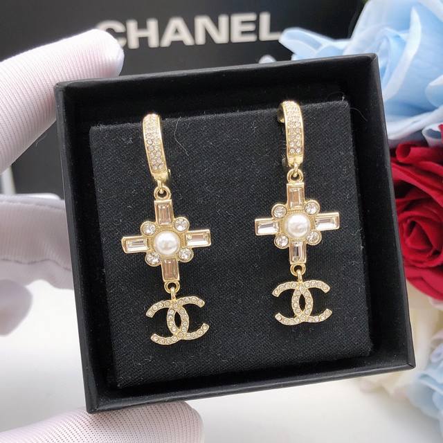 Model Number Xed0563 Chanel Goose Fringe Ear Studs With Cross-Shaped Diamond Set