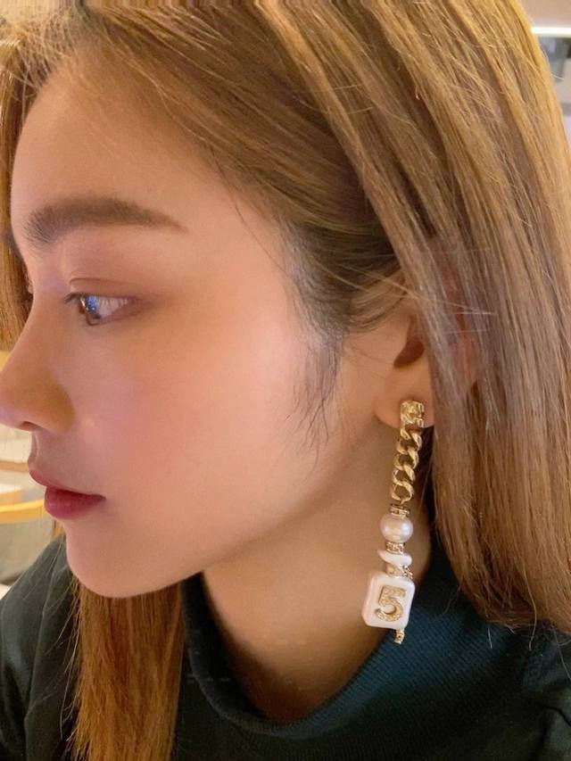 High-Quality, Details As Shown. Chanel 22S New Perfume Bottle Earrings. The Supe