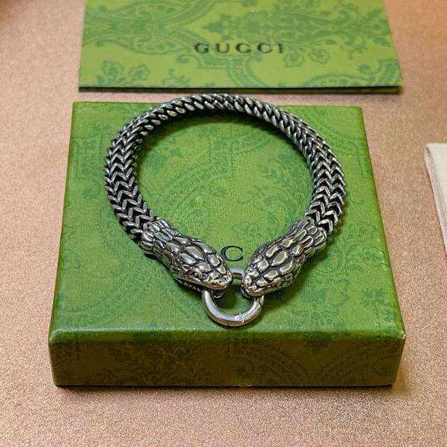 Gucci Snake Year New Recommended Style 2025 Latest Release Gucci Snake Head Clas