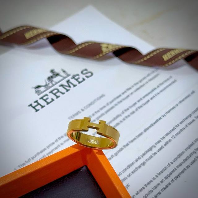 Herm S Ring Classic, High-End, Elegant, And Sophisticated. The Pig Nose Design I