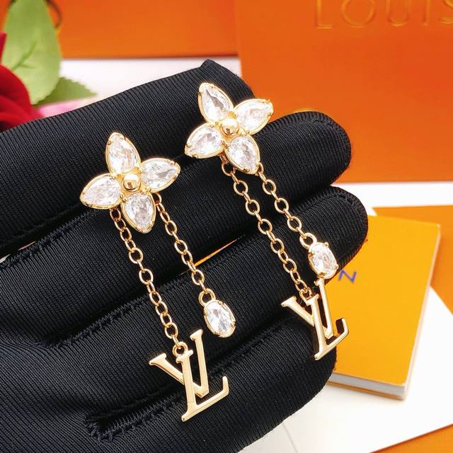 Model No. Led0260 Lv* Latest Rose Gold Plum Blossom Teardrop Fringe Ear Studs, C