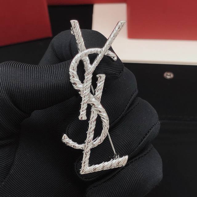 Model Number Yxz0034 Yvessaintlauren* Latest Model Silver Twisted Brooch, Z-Batc