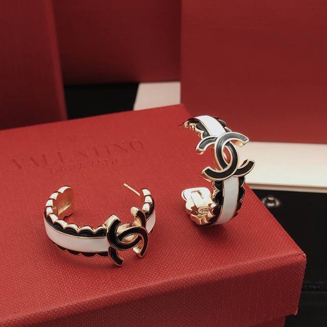Id Xed0062 Ch*Nel Latest Moon Black And White Drip Earring, Z-Batch Brass Materi