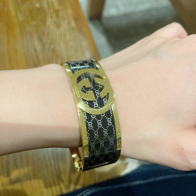 New Gucci Wide Double G Letter Bracelet With Heavy Bling Bling, Excellent Color