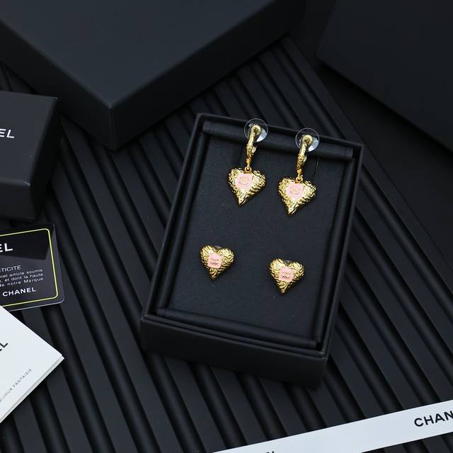 Chanel Retro Lava Heart Earrings, Studs] A Must-Have Item That's Absolutely Stun