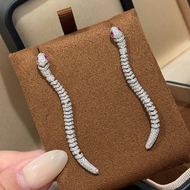 A5948 Apm Snake Year New Arrival Snake-Shaped Ruby Red Snake Hollow Ear Studs Au