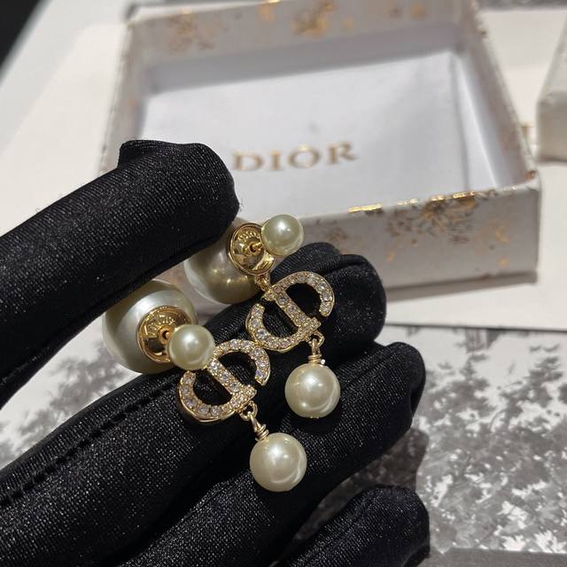 Code Ded0427 Dior Large And Small Pearl Fringe Ear Studs With Diamond-Encrusted