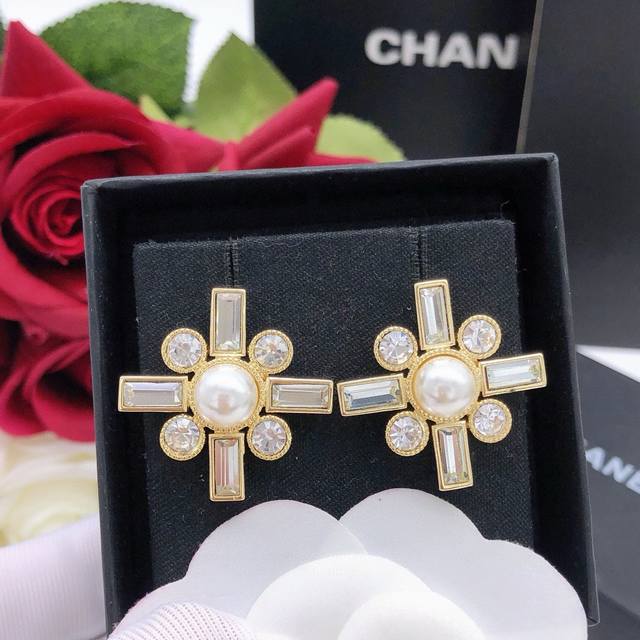 Code Xed0272 Ch*Nel Latest Snowflake Earrings With Diamond-Encrusted Crystal Cro