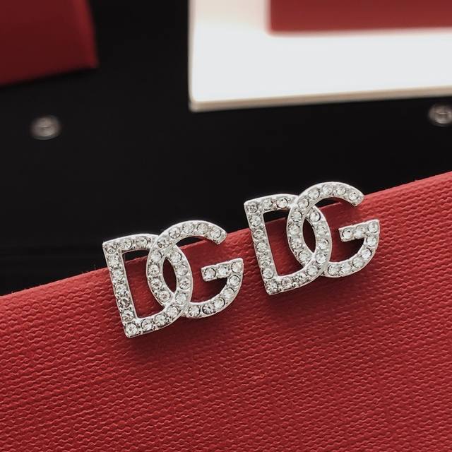 Code Dged0017 Dg* Latest Design Diamond-Studded Ear Studs, Zp Brass Material