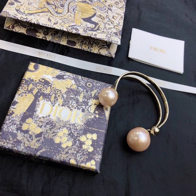 Dior Dior Autumn/Winter New Arrival Letter Pearl Open Bangle, Custom-Made From B