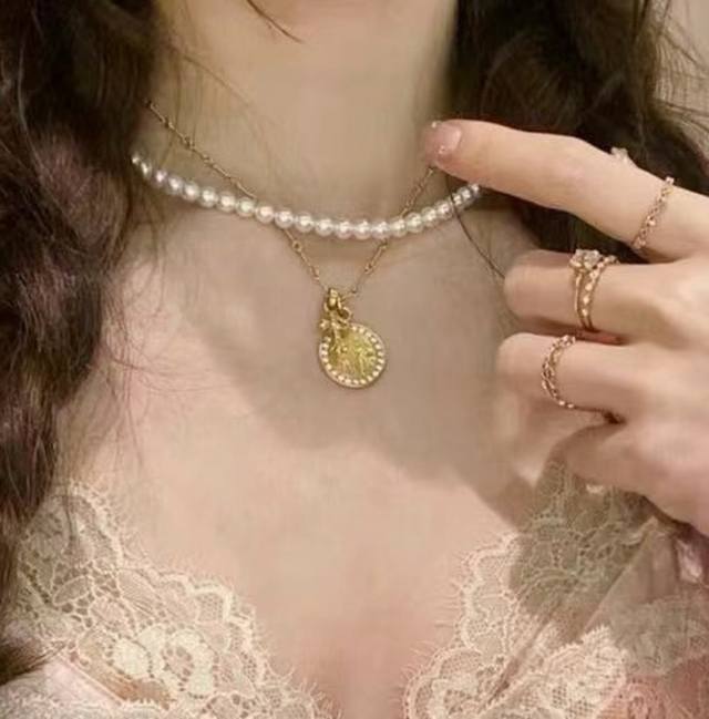Gold-Plated Croisette Round Cross Necklace. Try A New Look With The Croisette Ro