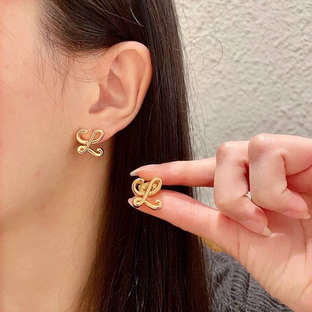New Loewe Retro Gold Ear Studs, Loved At First Sight L0Ewe Loewe Anagram Twisted