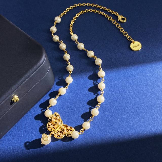 Dior High-End Elegant Fashion Metal Lace Butterfly Pearl Necklace Brass Material