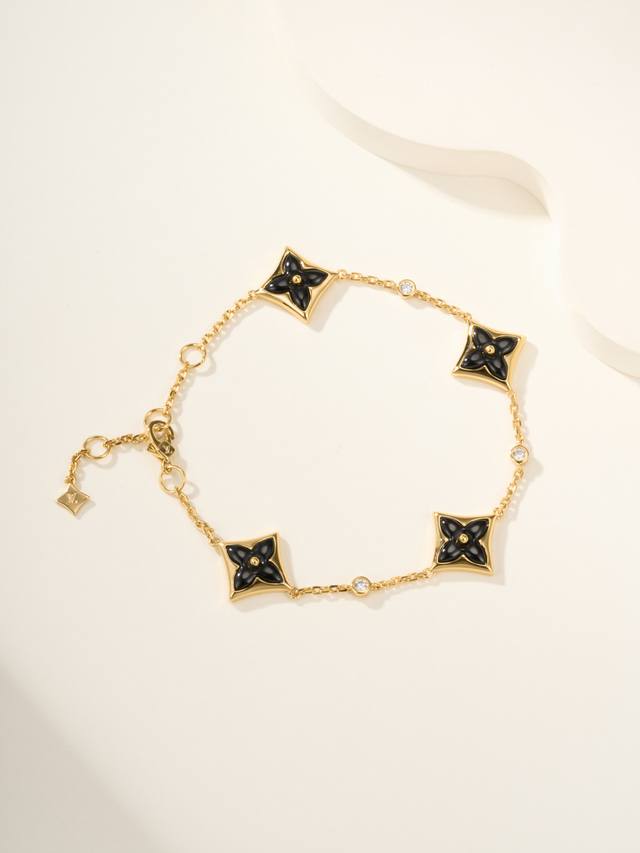 Gold-Colored Black Agate. First, Look For The Z-Shaped Design. The Shell Accesso