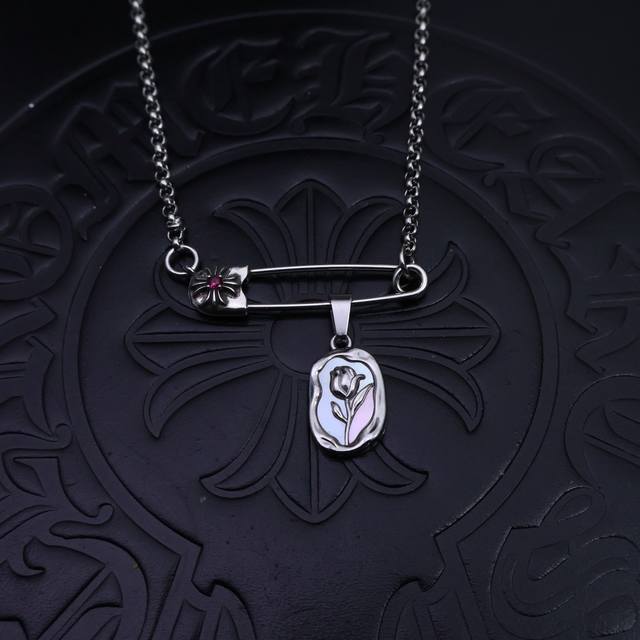 Hot Recommendation] Crown Heart Necklace Absolutely Stunning! The Unique Floral