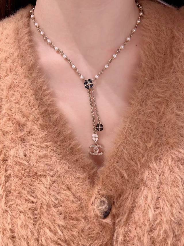 High-Quality Craftsmanship, Details As Shown. 0900140 Black And White Camellia P