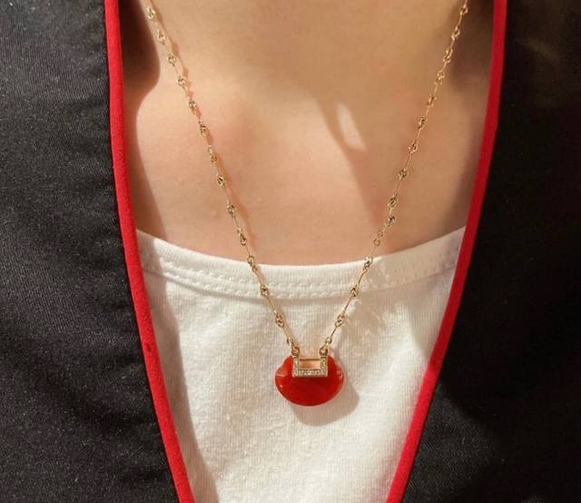 V Gold-Plated Qilin Yuyi Lucky Pearl Necklace A Fashionable Yet Traditional Piec