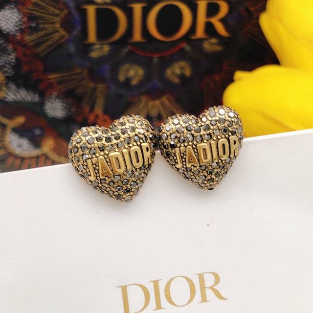 Code Ded0337 Dior, Loved By Top-Tier Luxury Brands, Dior Jadior Letter Heart Ear