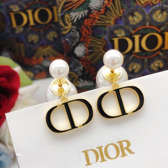 Code Ded0252 Black, Code Ded0053 Pink Dior Large And Small Pearl Drop Necklace W