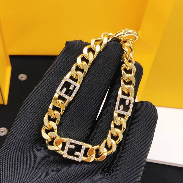 Code Fdsl0006 Fendi Bracelet With Ff Diamond-Studded Gold